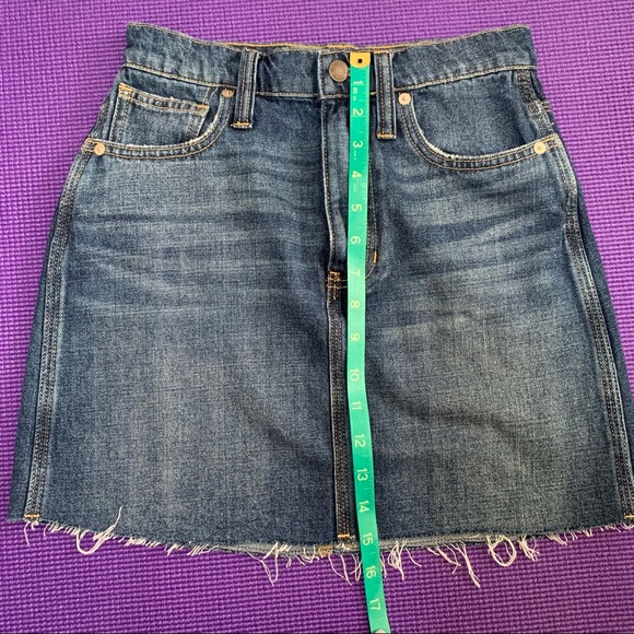 Madewell Dark Denim Skirt with pockets - Picture 6 of 7